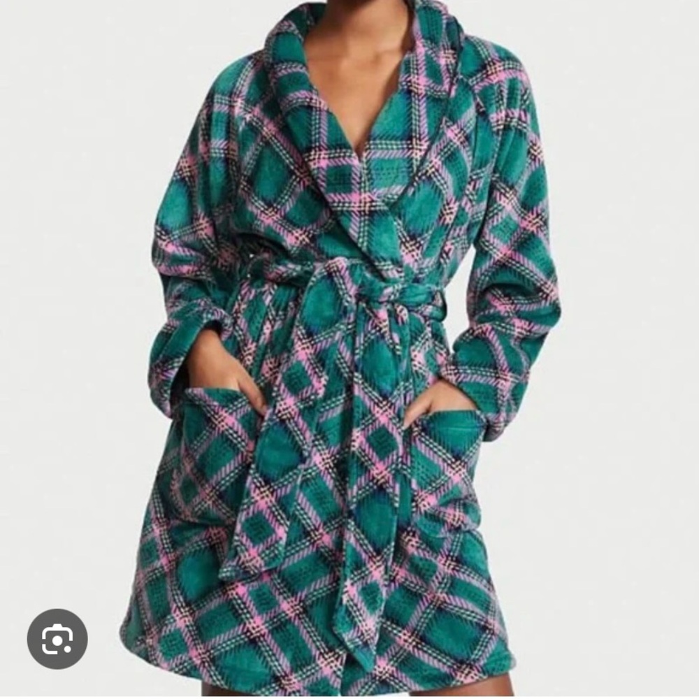Brand New with tags Victoria’s Secret Short cozy robe- Size XS/S